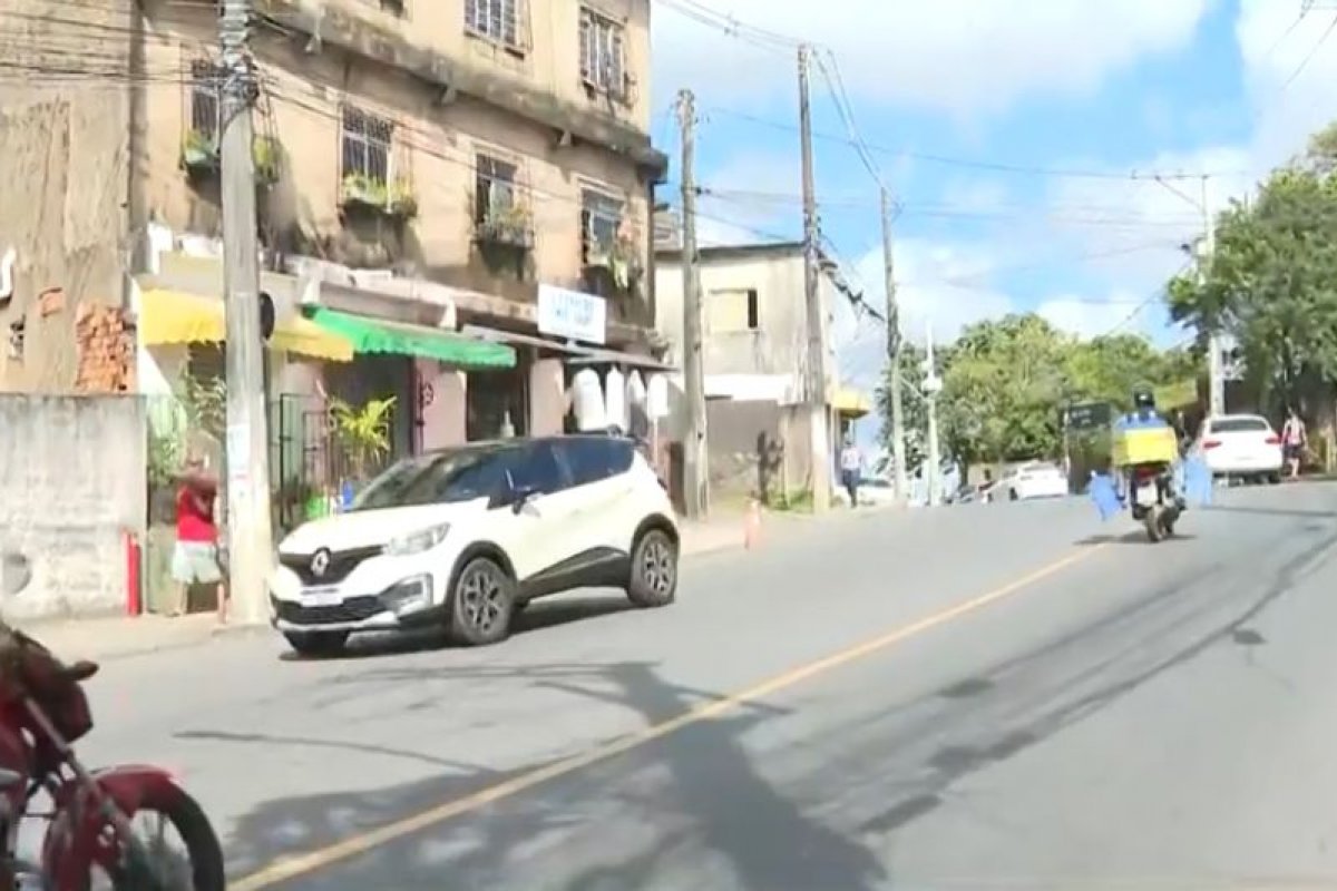 Homem morre após ser retirado de ônibus e baleado no bairro de São Cristóvão, em Salvador