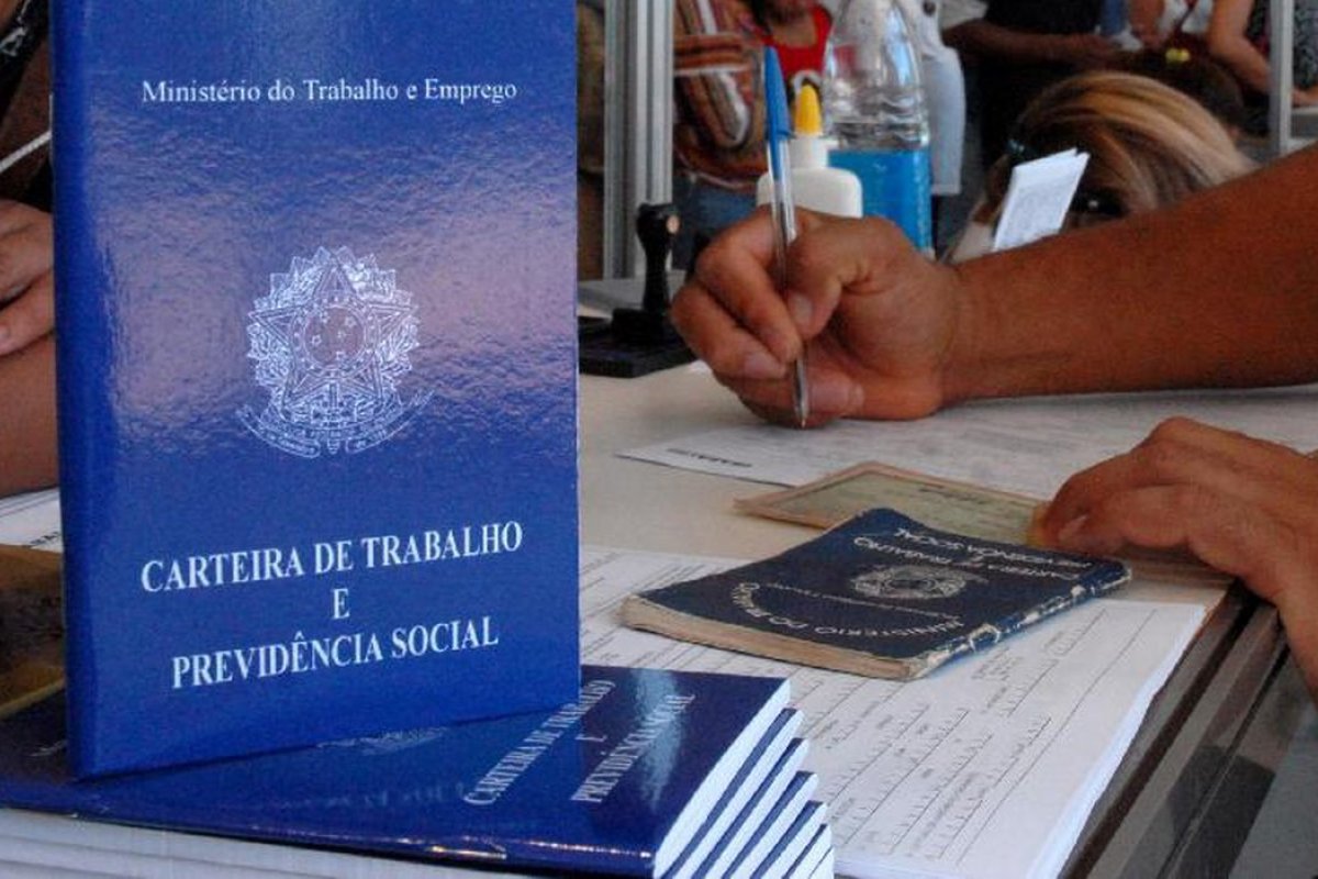 IBGE: rendimento do trabalhador brasileiro cresce pelo segundo mês consecutivo em agosto