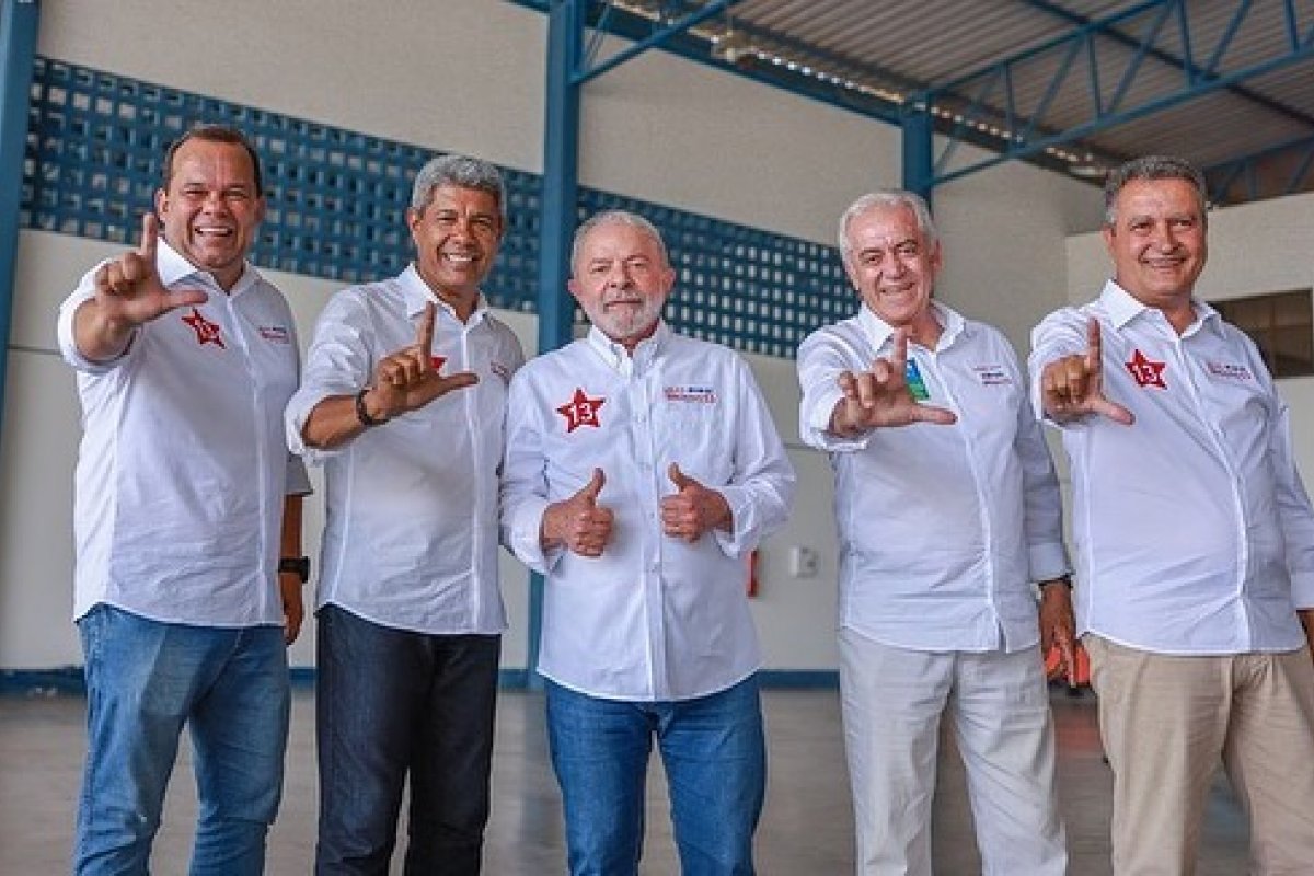 Lula participa de caminhada com candidato Jerônimo Rodrigues em Salvador