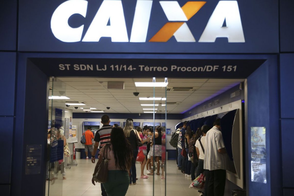Caixa Econômica estuda aumentar jornada de trabalho para oito horas por dia