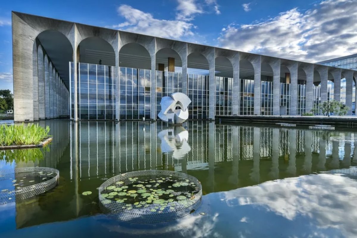 Mais de 600 mil brasileiros que vivem fora do país estão aptos para votar