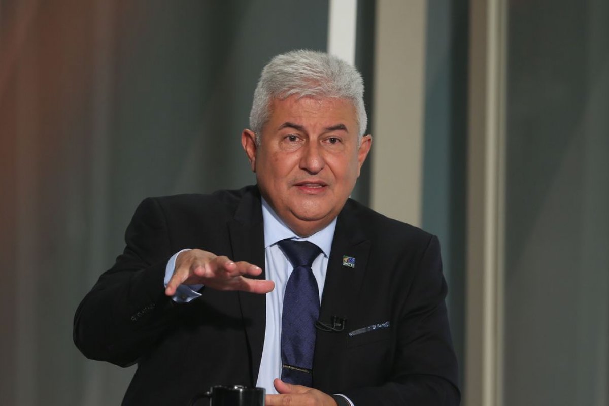 Ex-ministro do governo Bolsonaro afirma que rede social foi invadida após post a favor de Lula