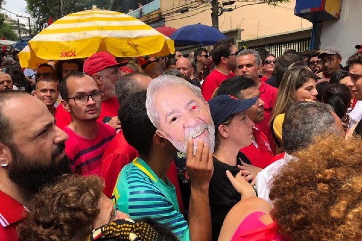 Jornalistas têm equipamentos de trabalho furtados durante carreata de Lula na Bahia