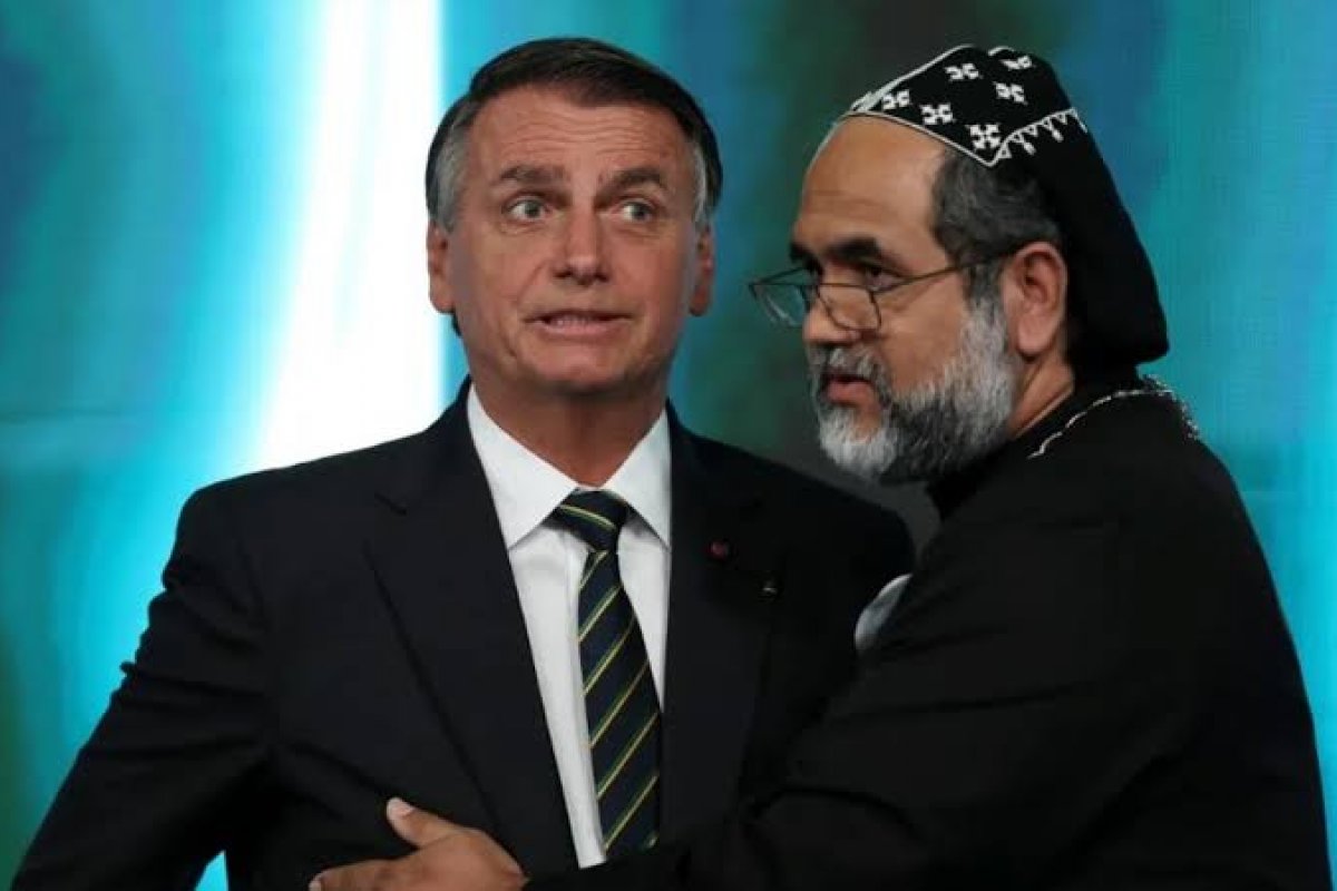 Bolsonaro elogia Padre Kelmon após último debate antes das eleições