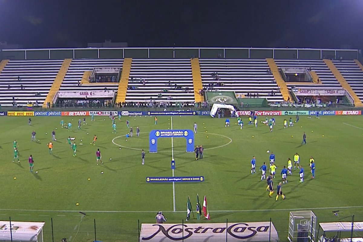 Bahia joga mal e leva virada da Chapecoense fora de casa; derrota faz Cruzeiro ser campeão da Série B