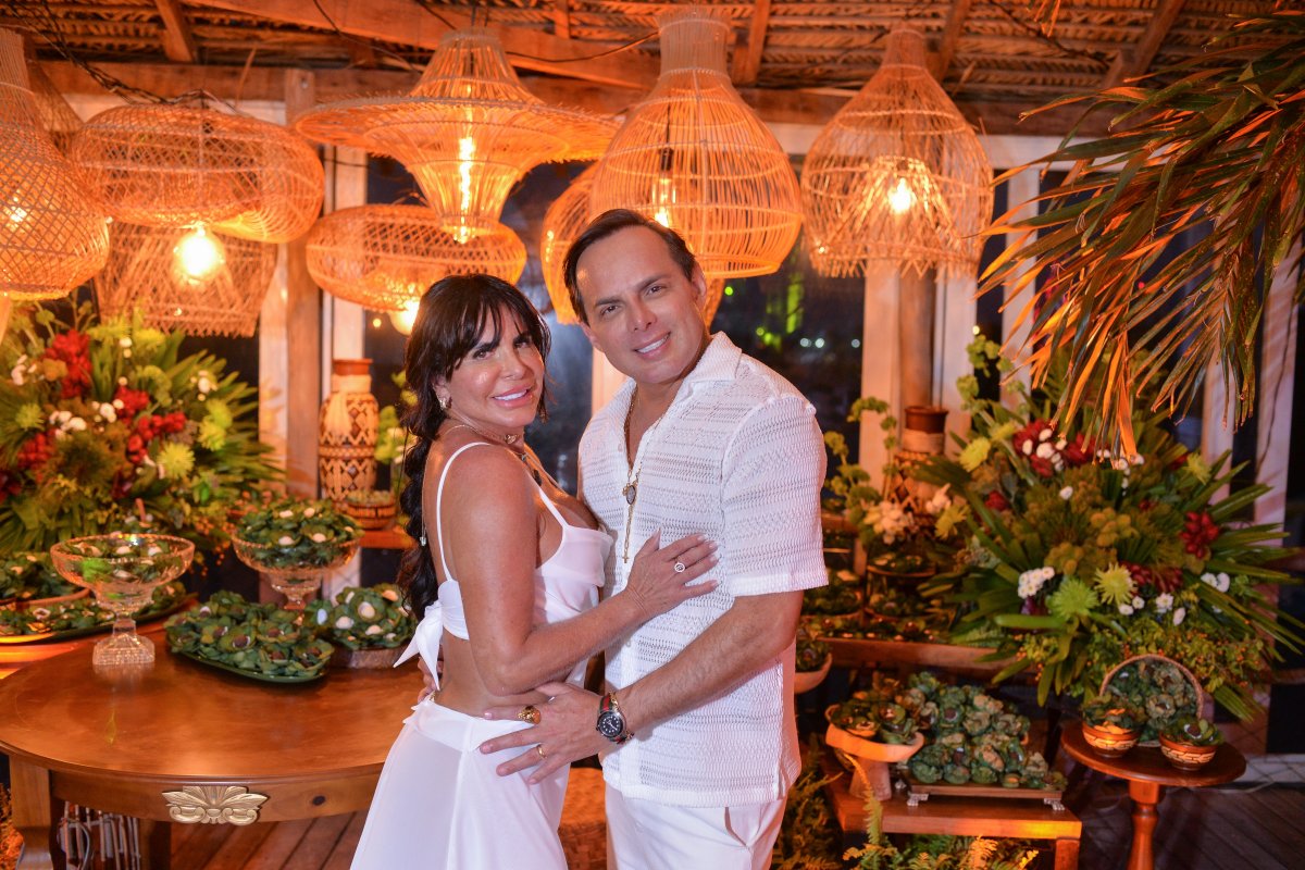 Viva o amor! Gretchen e Esdras renovam votos de casamento!