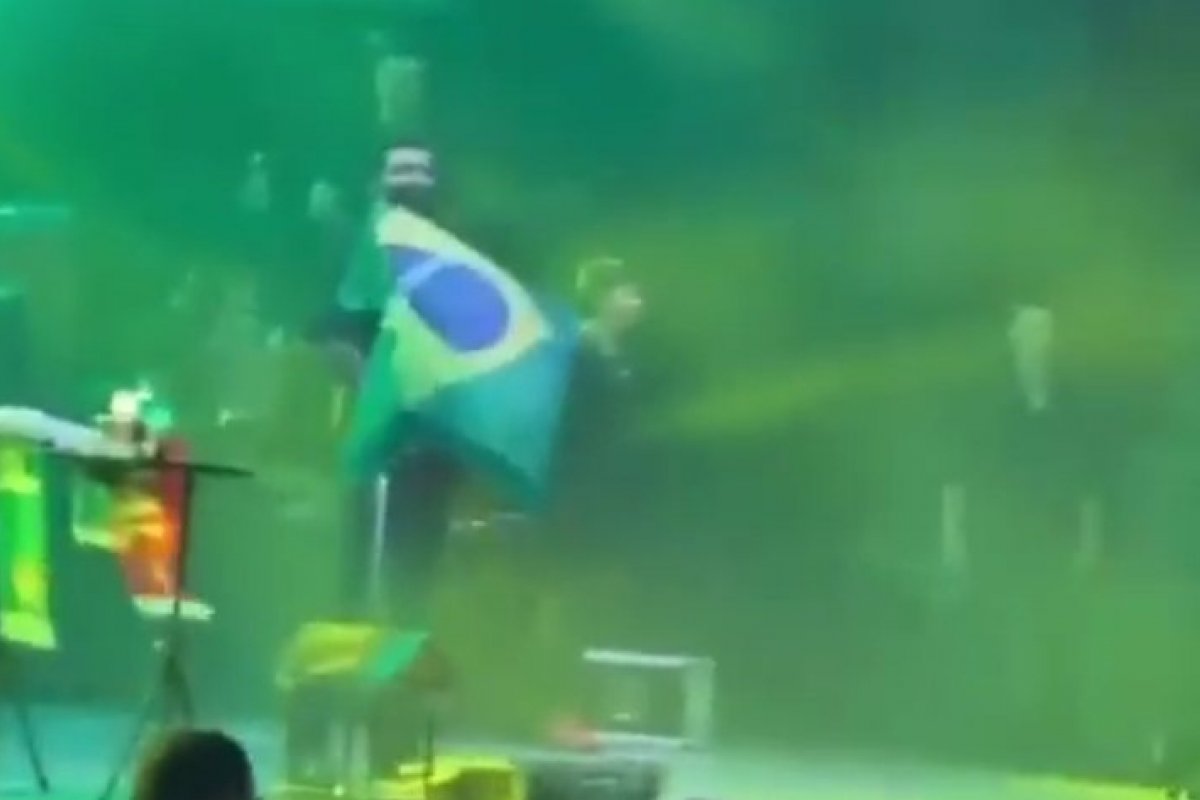 Veja vídeo! Gusttavo Lima declara apoio a Jair Bolsonaro em show nos EUA