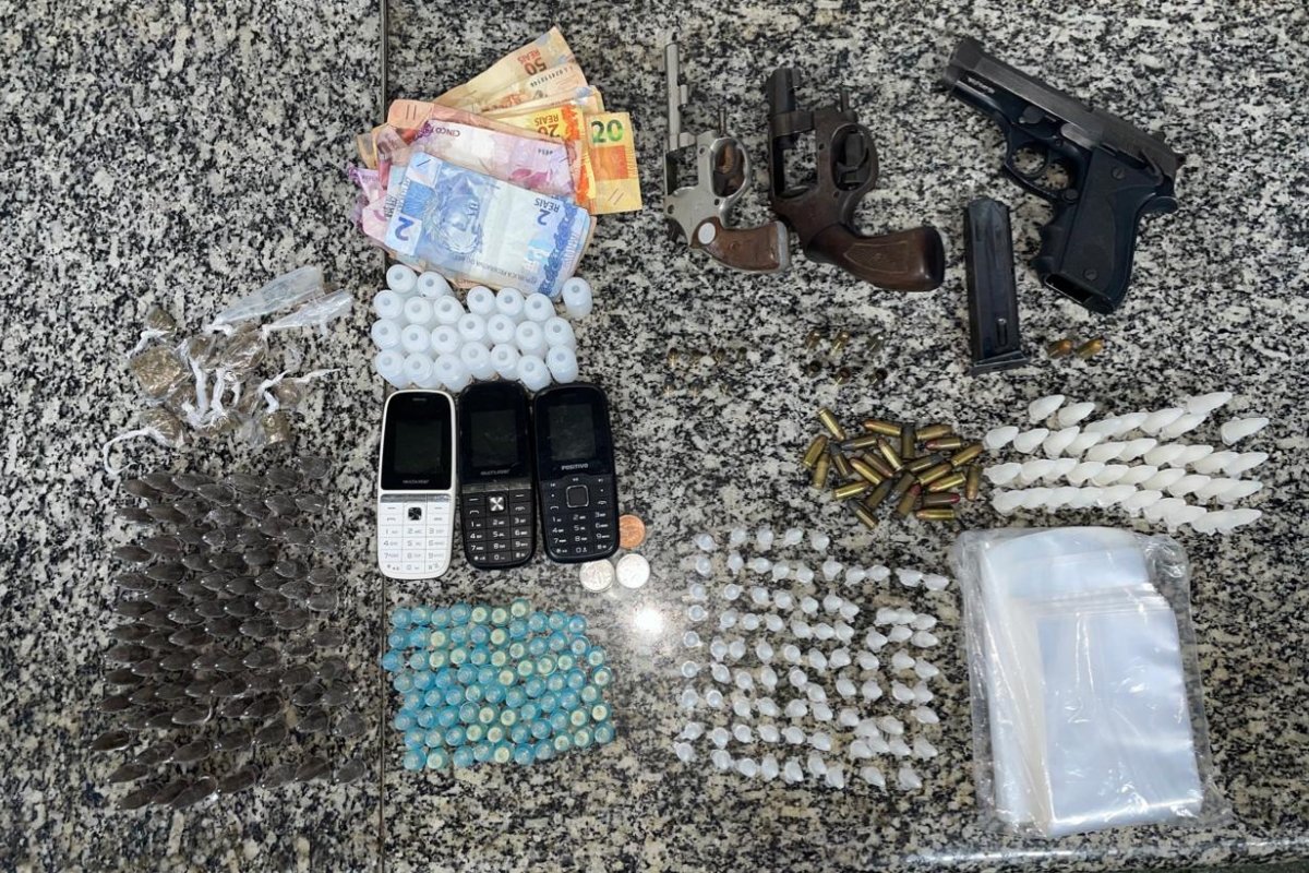 Polícia Militar apreende armas e drogas no bairro de Brotas, em Salvador