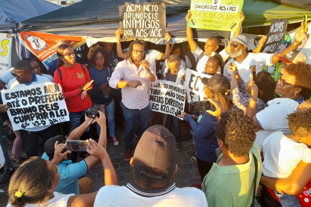 Kleber Rosa pede que a Prefeitura pague o piso salarial aos agentes de endemias