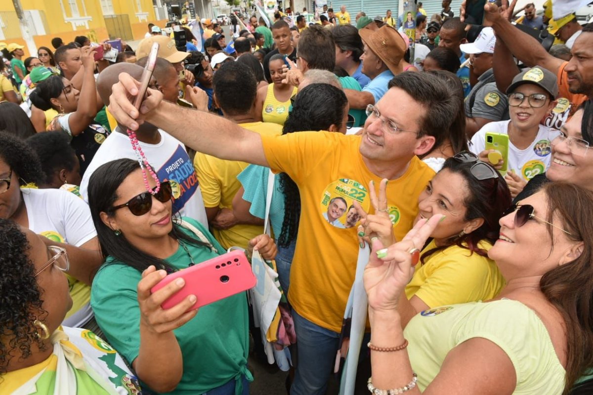 Hora de consolidar o 'vira-votos', diz Roma em Cruz das Almas, na Bahia
