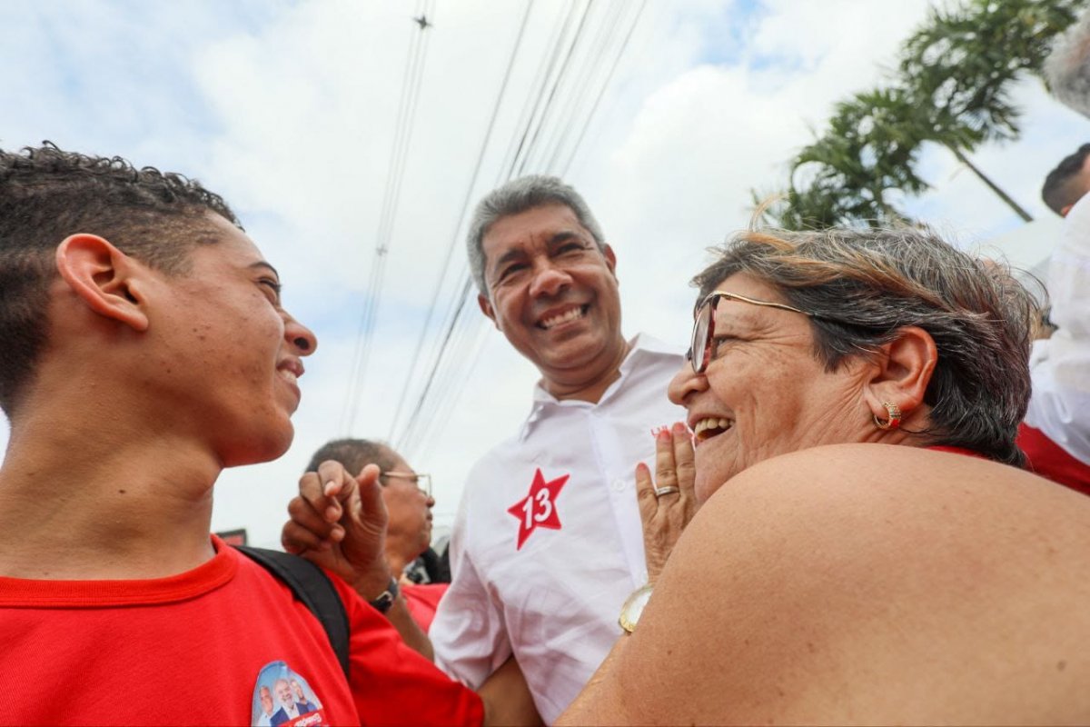 "O Brasil tem jeito e a Bahia tem lado", diz Jerônimo em Feira de Santana