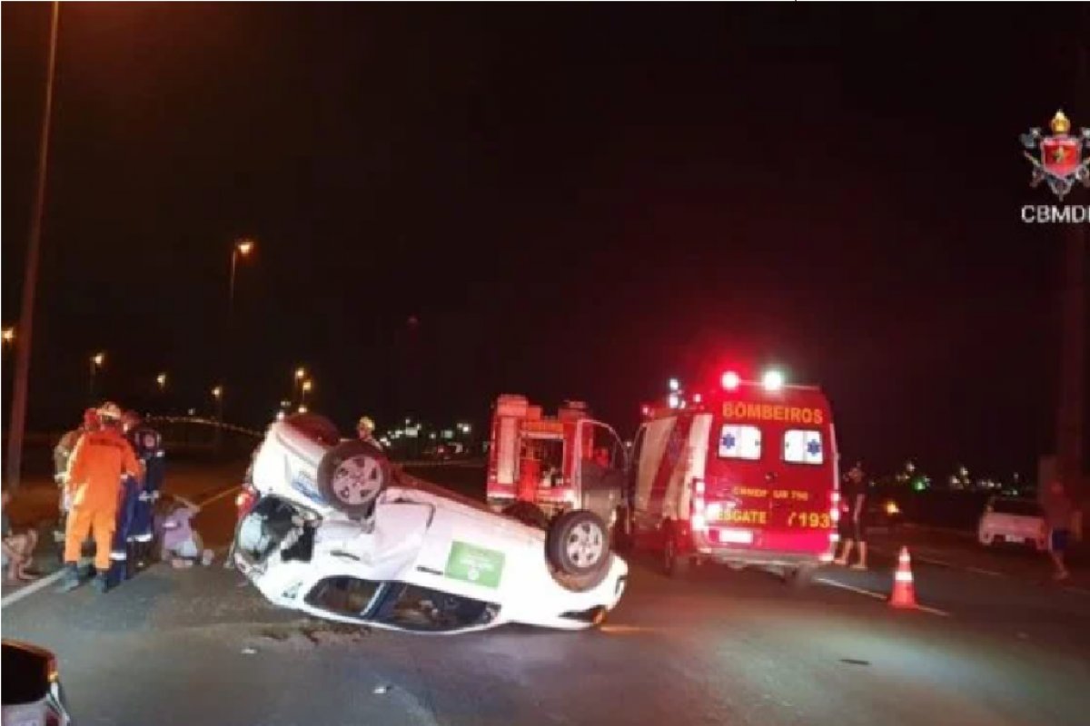 BR-060: acidente entre três veículos deixa uma pessoa morta e 8 feridas