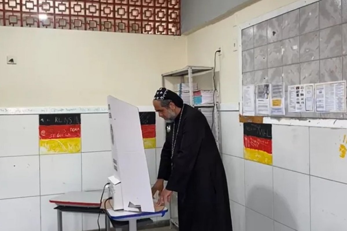 Candidato à Presidência, Padre Kelmon vota em Salvador