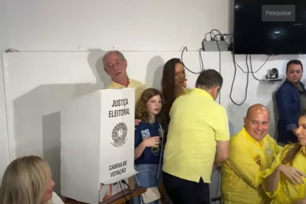Ciro Gomes vota no Ceará e diz: 'pretendo parar por aqui'