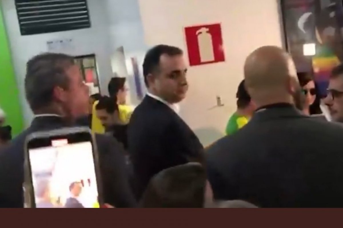 Vídeo: Rodrigo Pacheco é chamado de "sem vergonha" na hora do voto