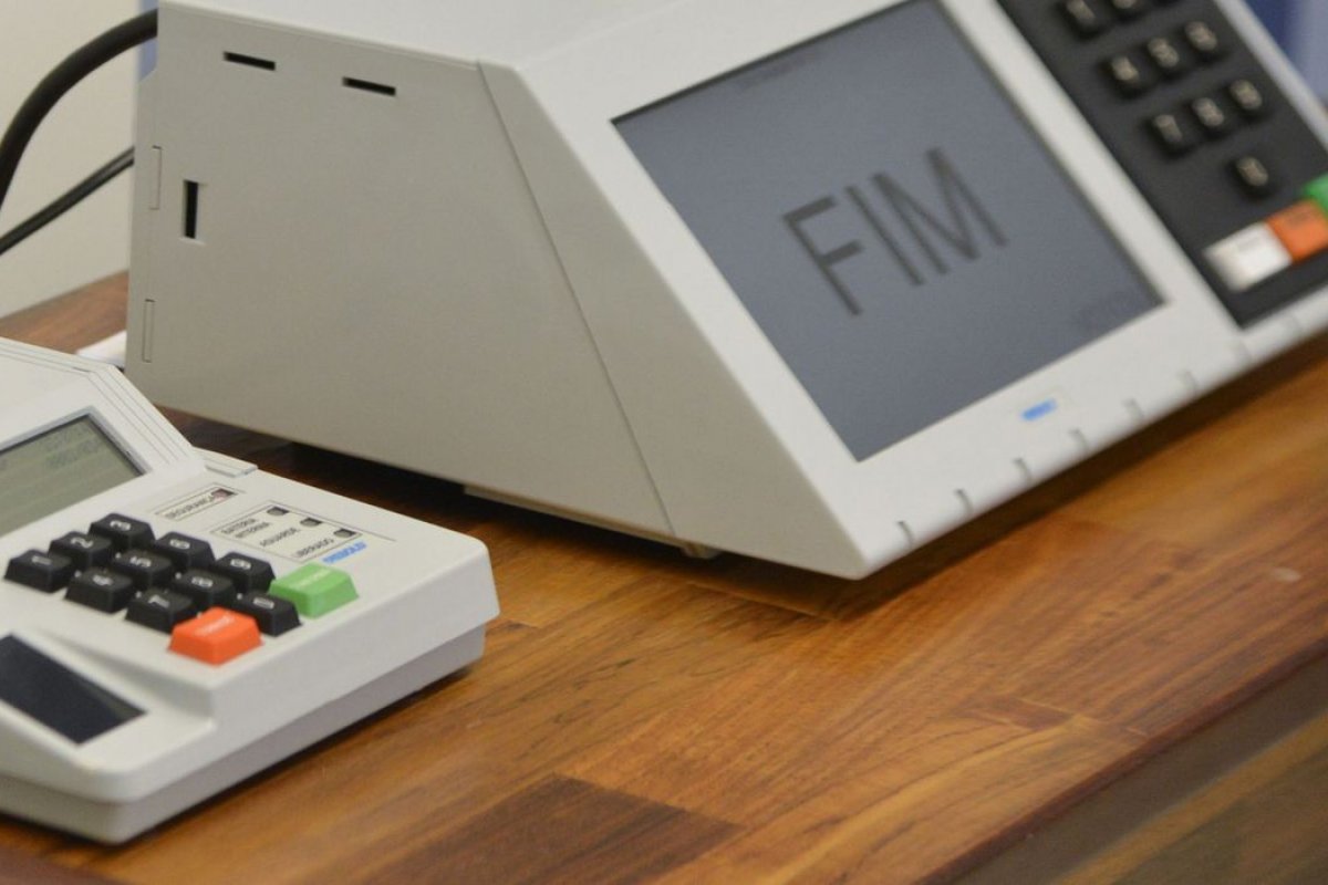 Coleta de biometria causa filas de até 3 horas com estreia de novas urnas