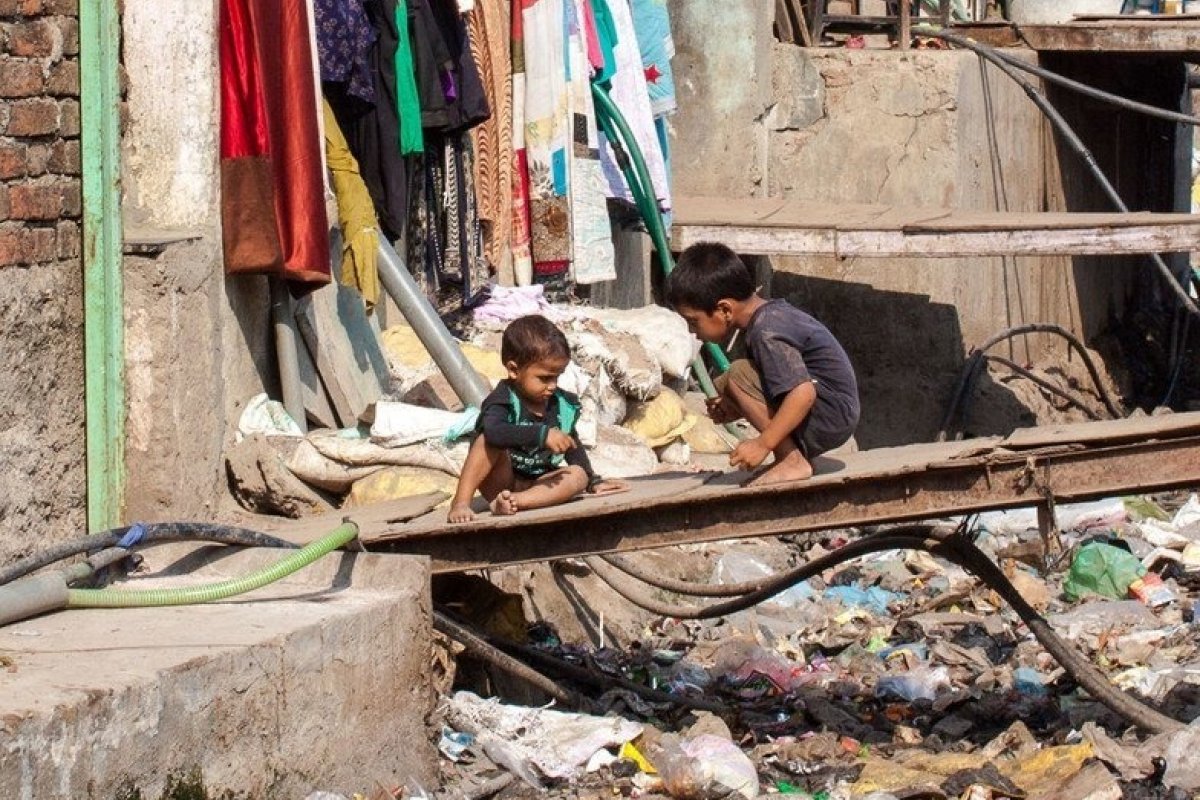 Um bilhão de pessoas moram em assentamentos superlotados e inadequados, diz ONU