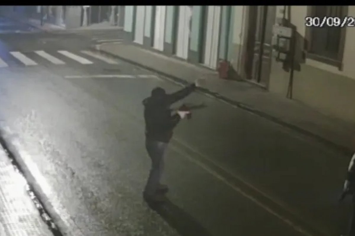 Polícia tenta localizar foragidos que invadiram Santa Leopoldina e explodiram bancos