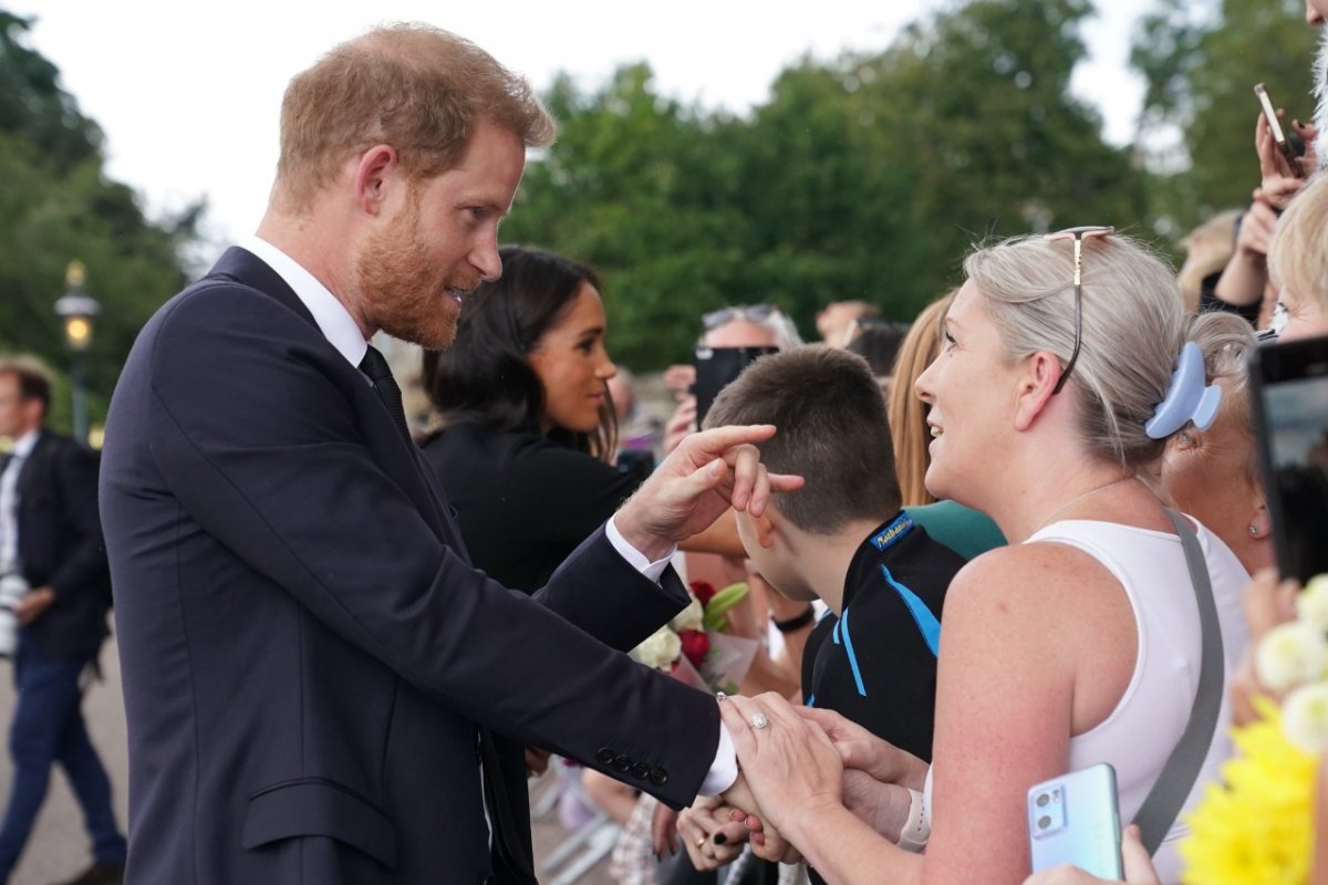 Príncipe Harry soube da morte da rainha cinco minutos antes do anúncio oficial