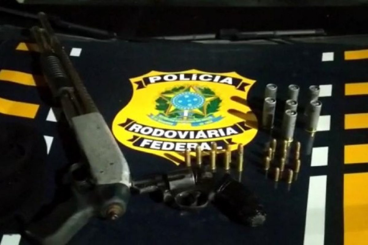 PRF encontra casal que foi sequestrado e teve caminhonete tomada no sul da Bahia