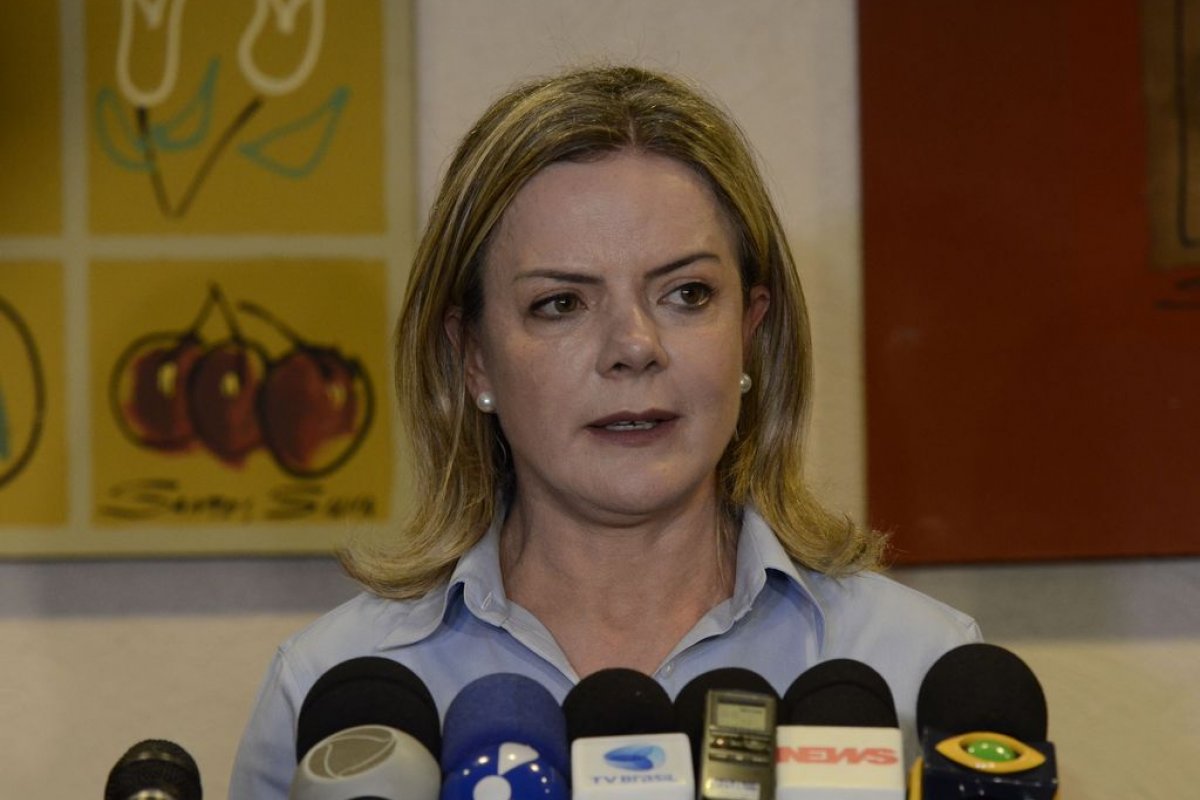 Gleisi Hoffmann afirma que procurou a coordenação da campanha de Tebet em busca de apoio