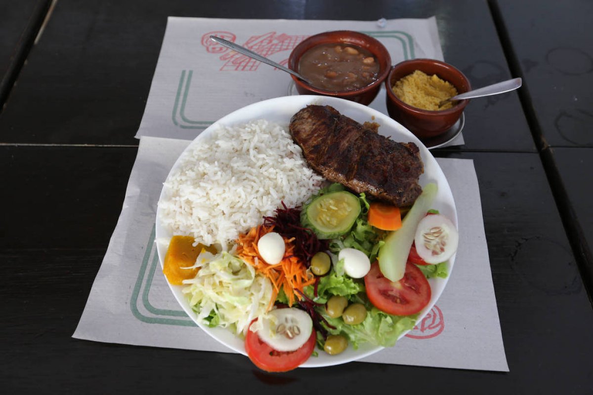 Custo do prato feito em Salvador varia de R$ 10 a R$ 56, aponta levantamento