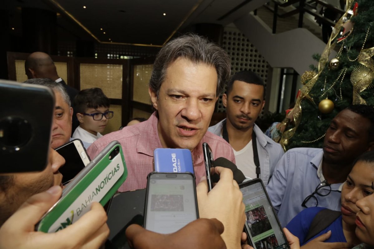 'Lula reforça oposição ao que Bolsonaro representa' , diz Haddad em Salvador