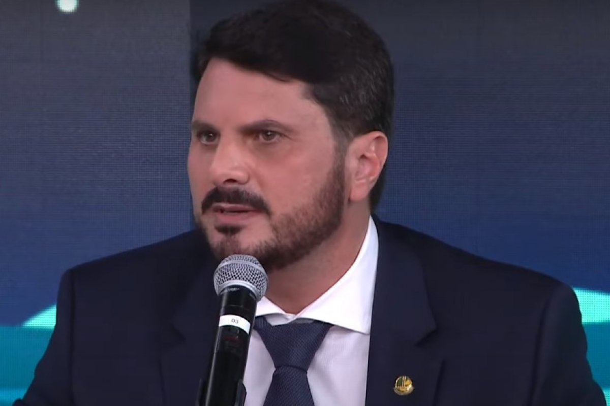 “A intenção da CPI não é acabar com os institutos de pesquisas", afirma senador Marcos do Val