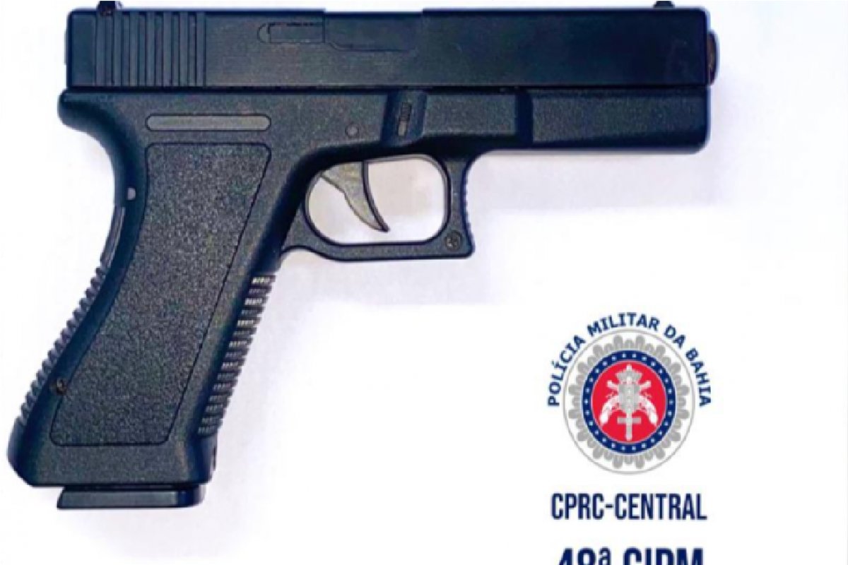 Polícia Militar alcança adolescente e namorada que praticavam roubos com arma de brinquedo em Salvador