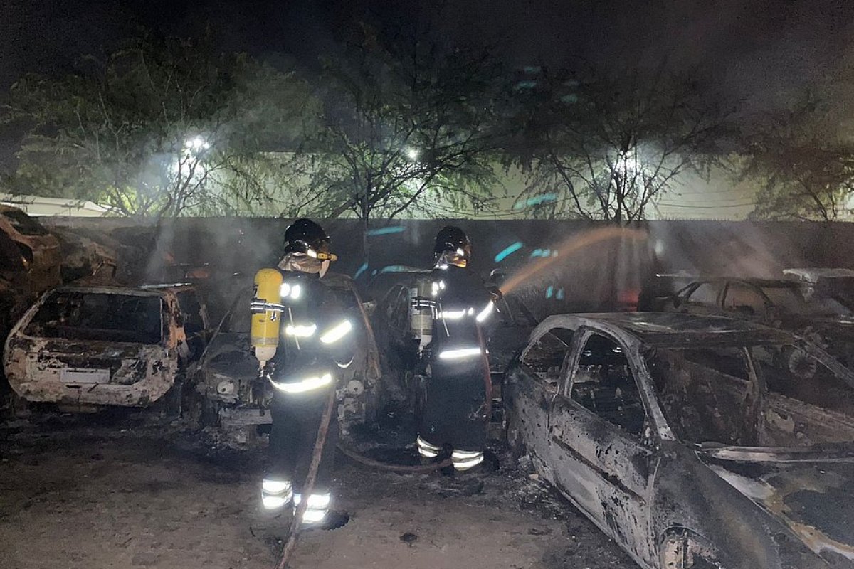 Incêndio destrói carros estacionados no pátio do Detran em Juazeiro
