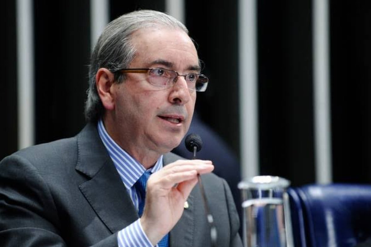 "A partir de agora é Lula ladeira abaixo e Bolsonaro ladeira acima", escreve Eduardo Cunha