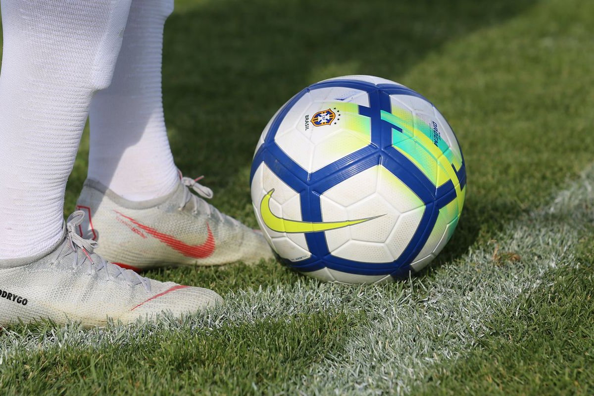 Veja onde assistir os jogos de futebol desta quinta-feira (6)