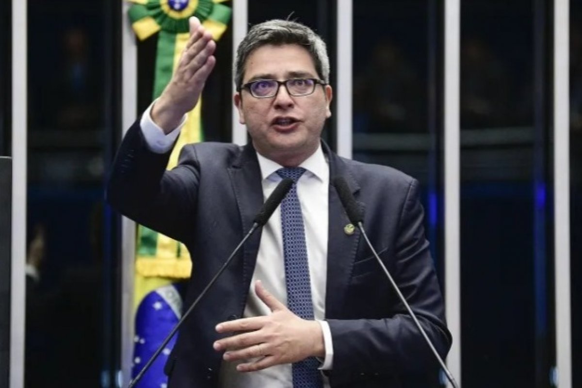 Líder do governo no Senado vai pedir para ouvir institutos de pesquisas em audiência pública