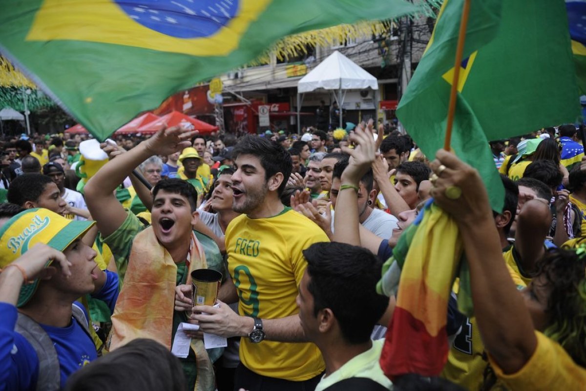 Copa do Mundo deve injetar mais de R$ 1 bilhão em vendas no Brasil, aponta CNC