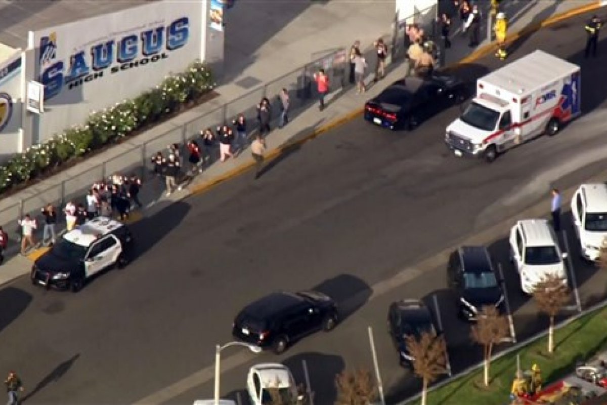 Tiroteio em escola deixa feridos na Califórnia