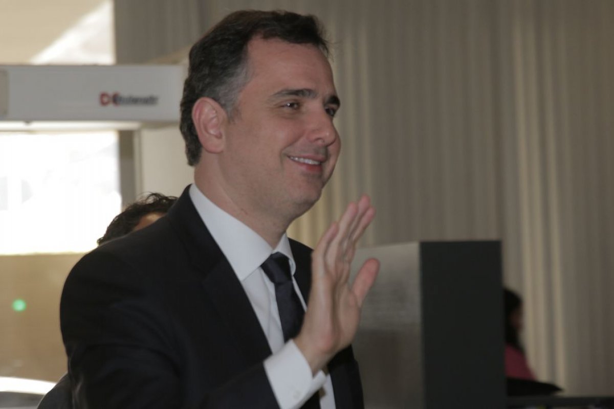 TSE aprova medalha ao presidente do Senado, Rodrigo Pacheco