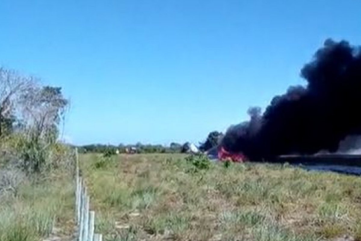 Uma pessoa morre e nove ficam feridas em queda de monomotor no sul da Bahia