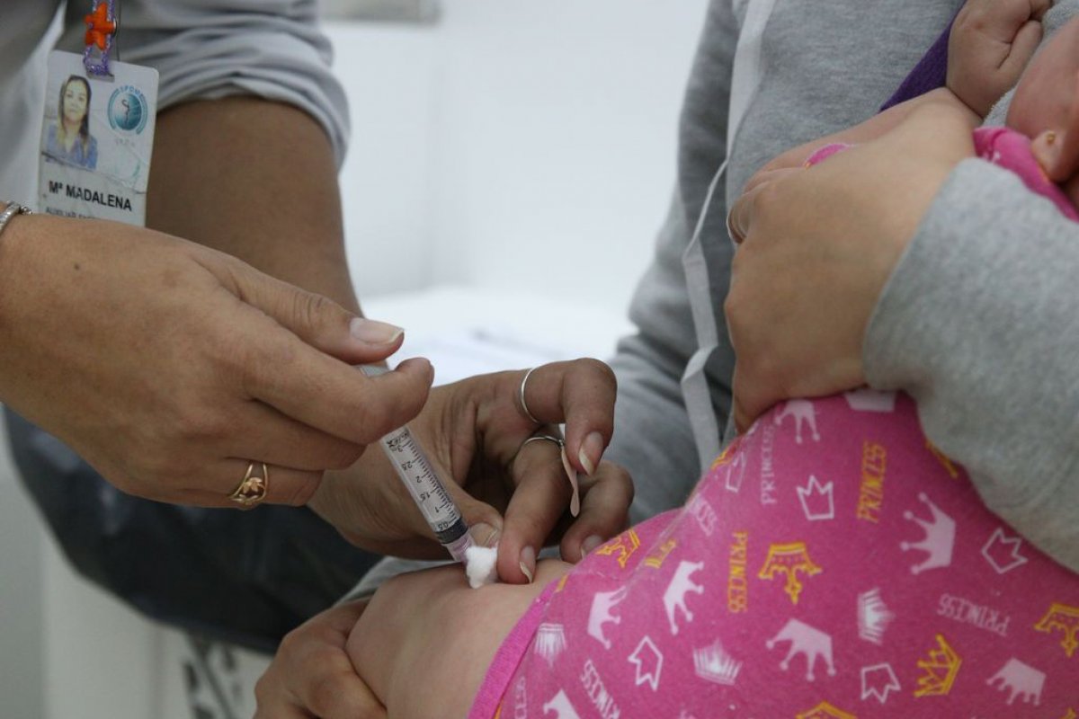 Secretaria de Saúde faz alerta para vacinação contra meningite