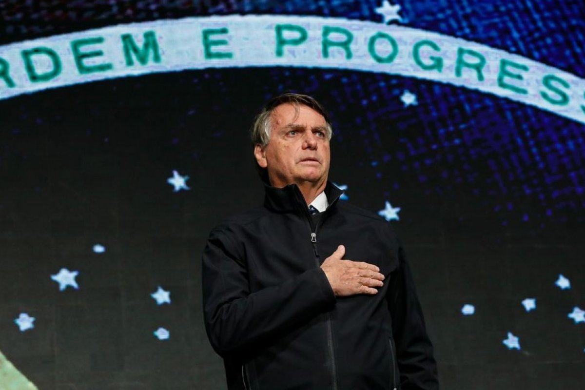 Em live, presidente elogia Moro e afirma que divergências entre eles estão superadas