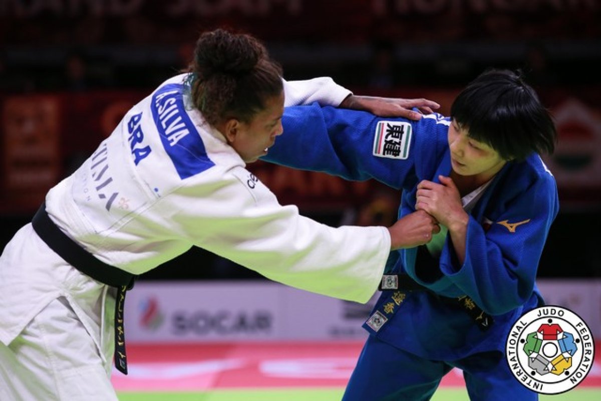 Após dois anos suspensa, Rafaela Silva se torna bicampeã mundial de Judô