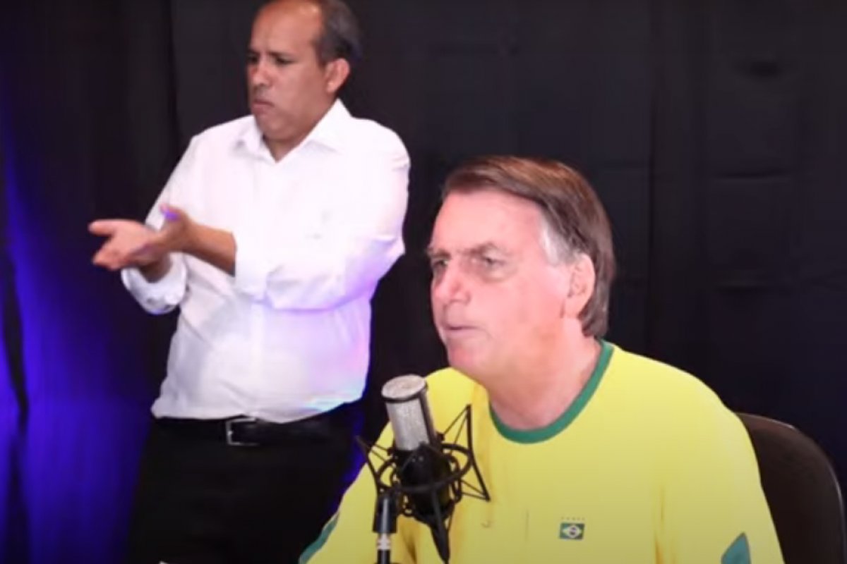 "Demonstração clara de censura", diz Bolsonaro sobre pedido do PT para retirar páginas do ar