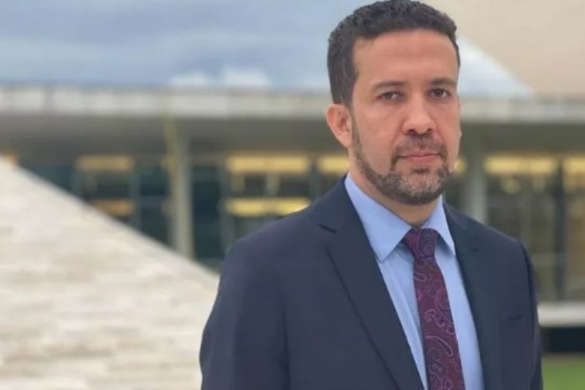 Bolsonaro processa o deputado federal André Janones por publicação em rede social