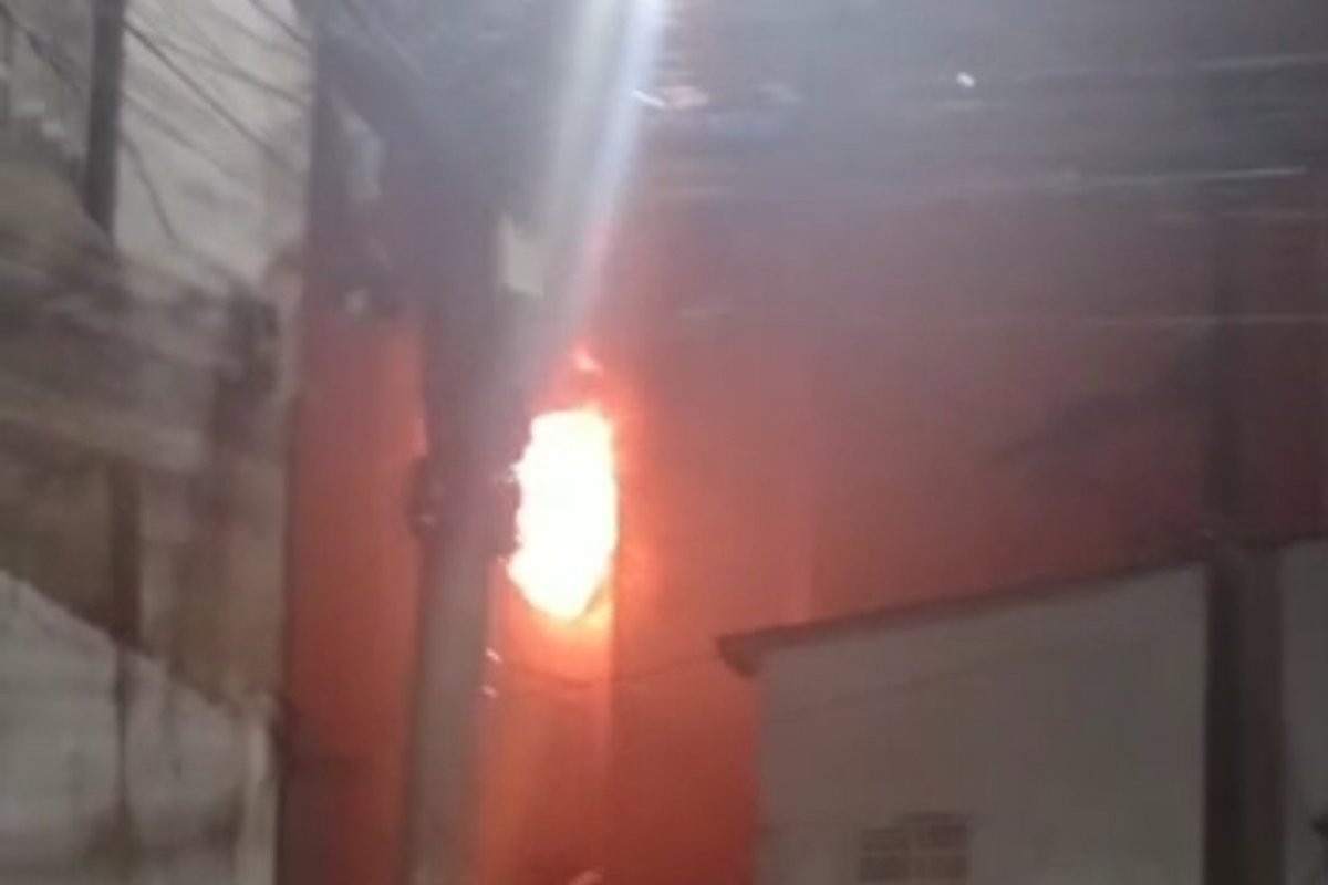 Vídeo: antigo Hospital Salvador é atingido por incêndio