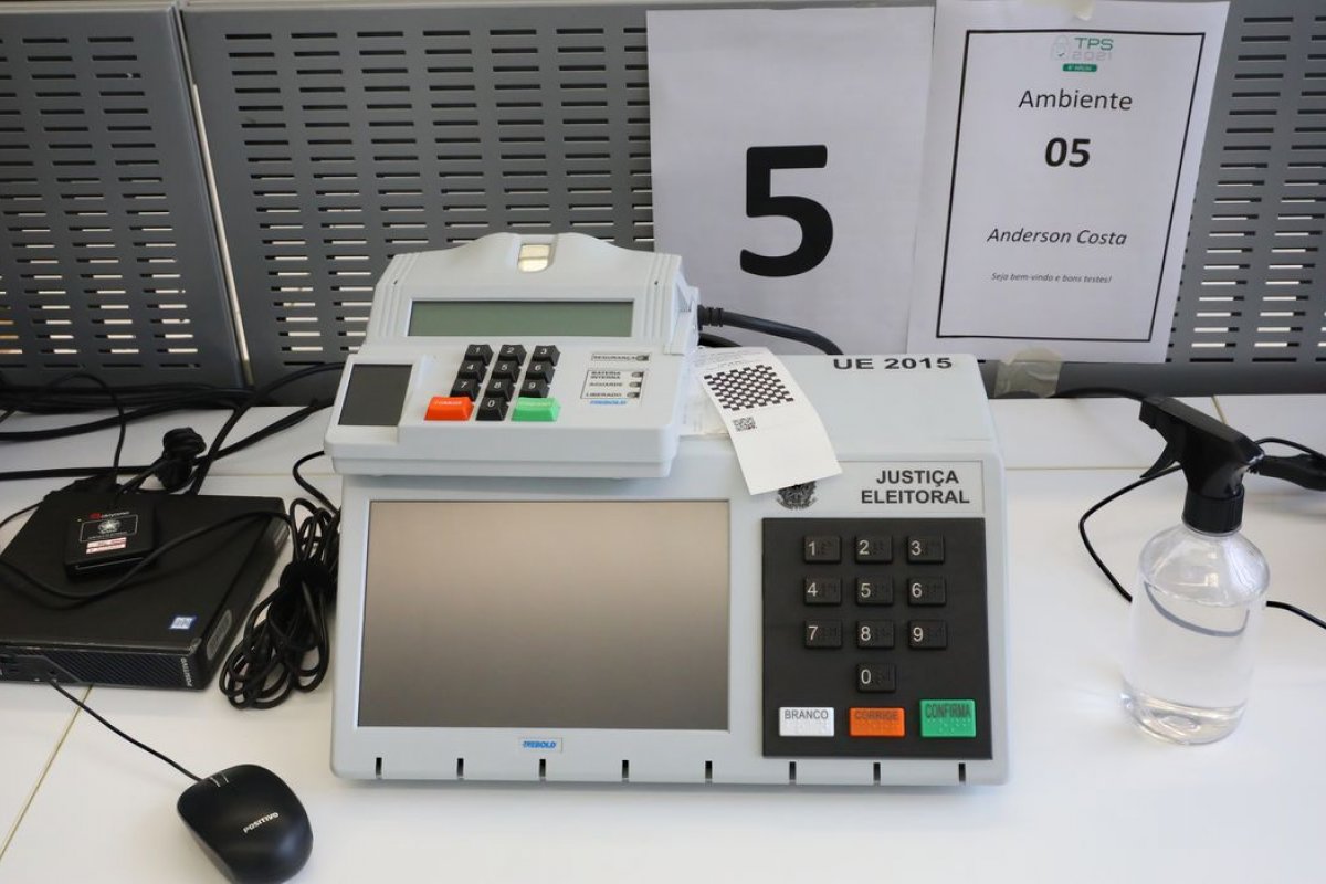 Mais de 3,8 milhões de votos no 1º turno foram para candidaturas ainda sem aprovação