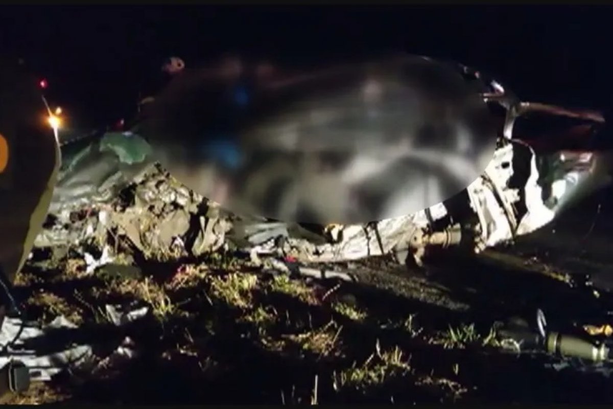 Cinco pessoas da mesma família morrem após colisão entre carro e caminhão-baú