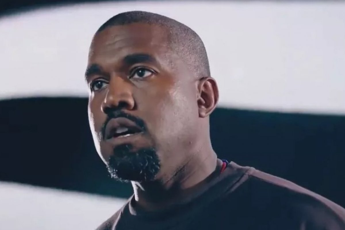 Redes sociais de Kanye West são restringidas após postagens consideradas antissemitas