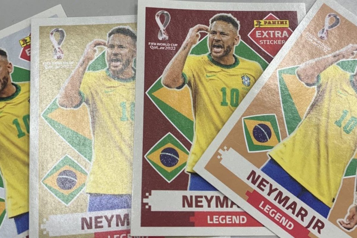 Bancas de revistas faturam 347% a mais após lançamento do álbum da Copa