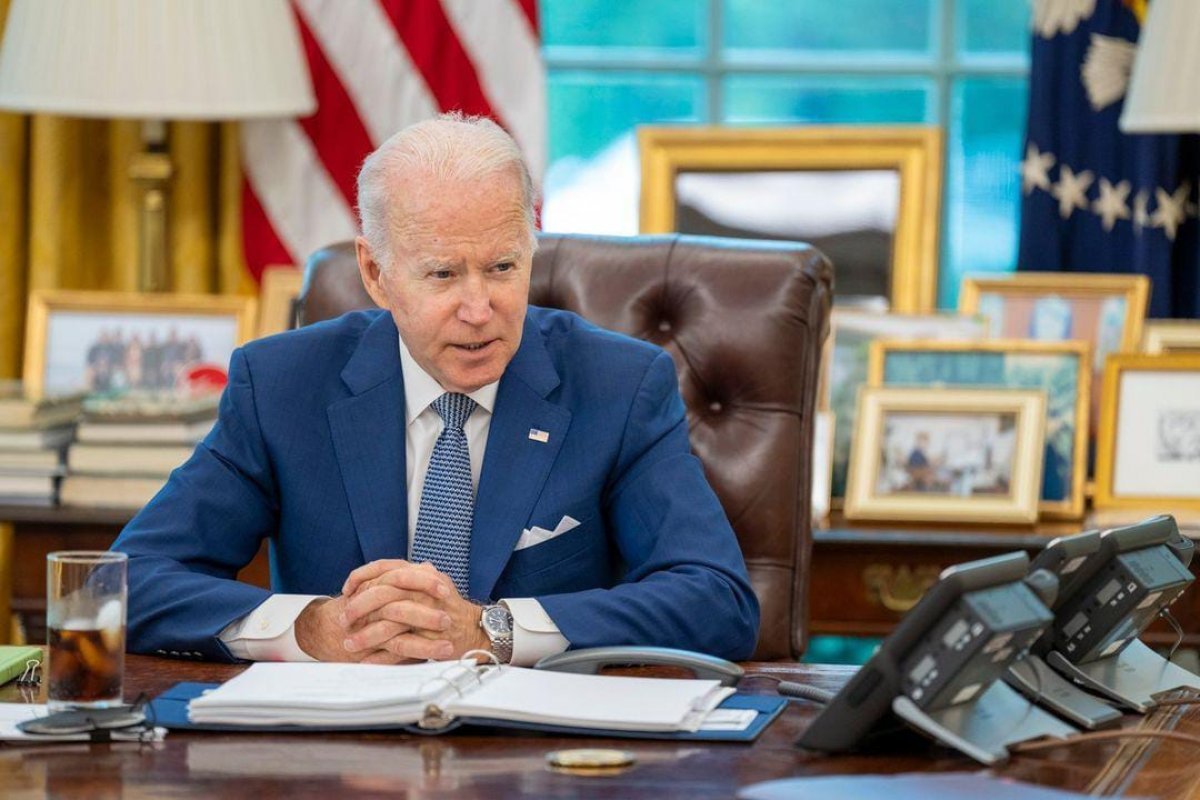 Biden diz que continuará a "impor consequências" à Rússia após bombardeios na Ucrânia