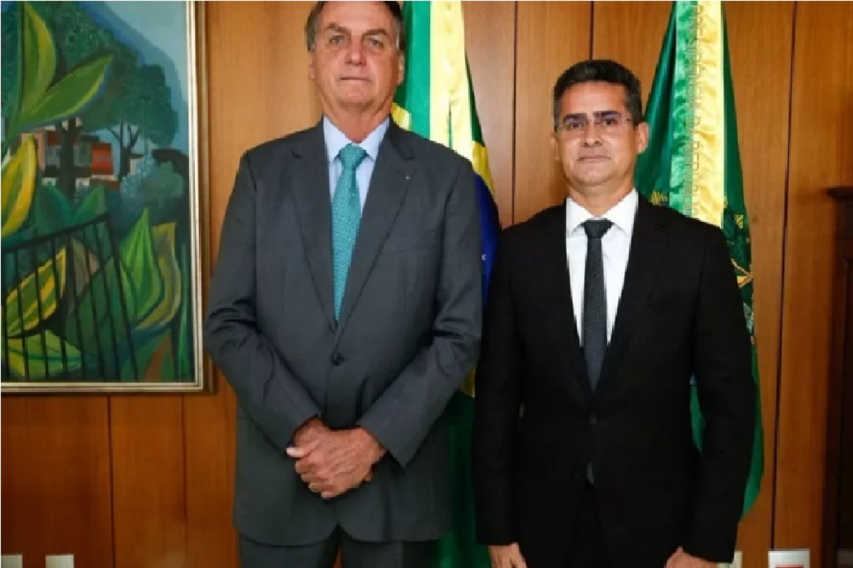 David Almeida, prefeito de Manaus, decide apoiar Bolsonaro no segundo turno