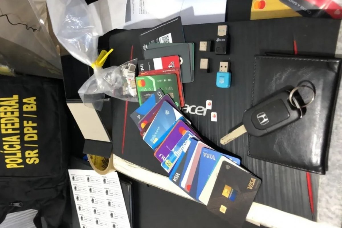 PF cumpre mandados em operação contra fraudes no auxílio emergencial em Salvador, Maceió e Natal